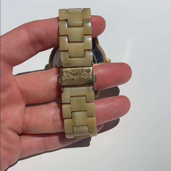Michael Kors tan watch - Picture 2 of 3